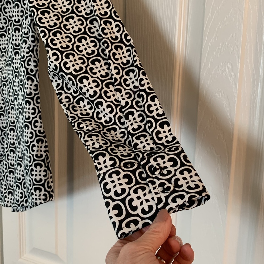 Ann Taylor Black and White Patterned Button Down Top NWT - Picture 2 of 11